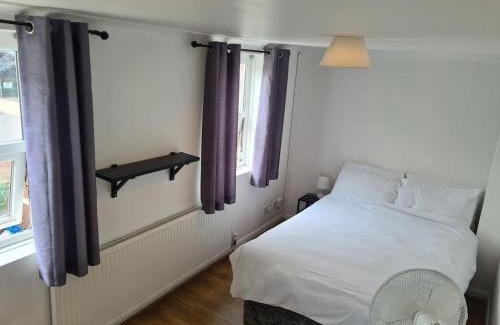 East Walworth House | Close To Tower Bridge Central London - 4 Bedroom House - 3 Bathrooms - Free Parking 3 Cars - Sleep 9