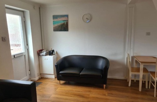 East Walworth House | Close To Tower Bridge Central London - 4 Bedroom House - 3 Bathrooms - Free Parking 3 Cars - Sleep 9