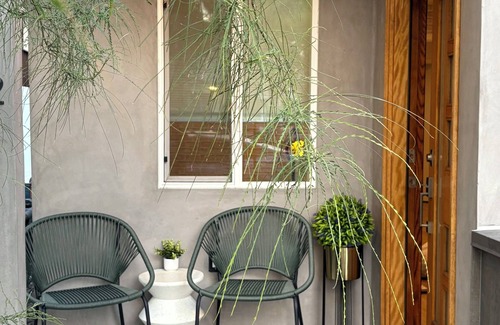 Sherman Oaks House | Close to Universal Studios Family friendly Townhouse!