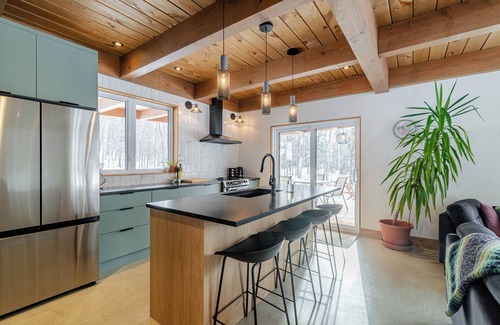 Saint-Raymond Ski Chalet | Close to Vallée-Bras-du-Nord, this new construction offers comfort in nature