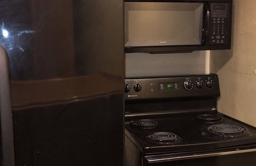 Fredericksburg House | CLOSE TO WASHINGTON DC Private Bedroom with Shared Bathrooms