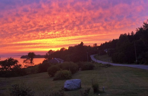 Gouldsboro House | Close to water! Pet Friendly 3 Bedroom House Near Acadia National Park.