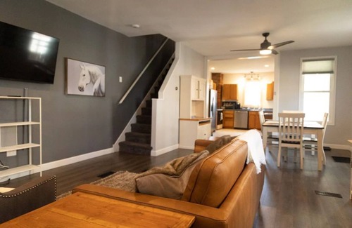 Bethlehem Apartment | Close to Wind Creek/Events/Food! ✔Hot-tub ✔Garage
