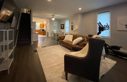 Bethlehem Apartment | Close to Wind Creek/Events/Food! ✔Hot-tub ✔Garage