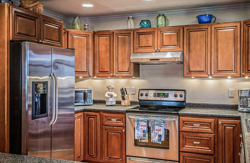 Cliff Walk House | Close Walk to Beach, Cliff Walk, w/Parking, 5 Bedroom, 3 Bath, Well-Maintained