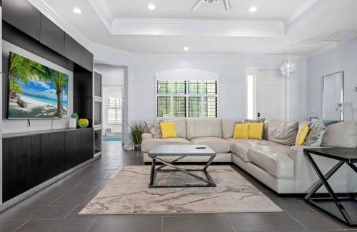 Bonita Shores House | Close2Beach, HeatedPool, FirePit, FencedYard, Sleeps10