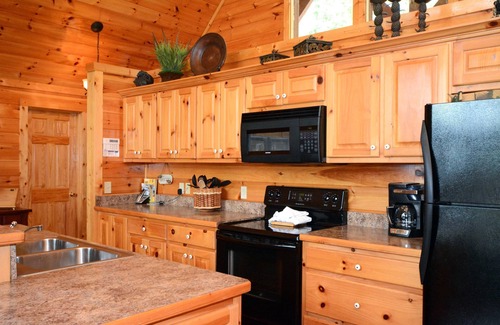 Black Bear Falls Cabin | Closer To Home - Luxurious Mountain Cabin in the Smokies
