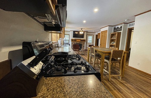 Moravia Cabin | CLOSEST Cabin to Rathbun Lake - Unique Cabin in the WOODS - Sleeps 10!