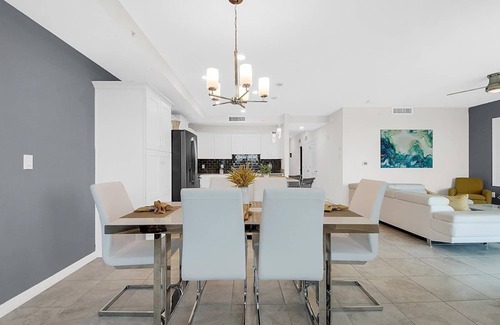 Bay Lake Apartment | CLOSEST RESORT TO DISNEY/Lake View/MODERN/STYLISH/Contemporary Condo/Free Wifi