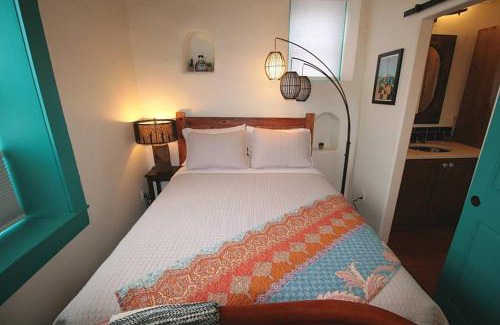 Downtown Santa Fe House | Closson Studio - Stylish - Near Plaza - Queen bed
