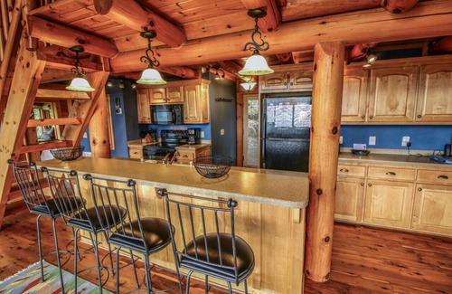 Mountain City Cabin | Cloud 9: Log Cabin, Stunning View, Luxury Hot Tub, Gas Fire Pit, 30 min to Boone