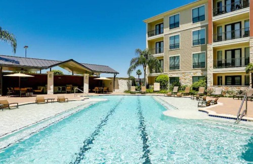 Pearland Apartment | Cloud 9 ~ Lovely 1 Bedroom Rental Unit With Pool!