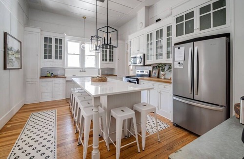 Fredericksburg House | Cloud 9, Victorian Retreat with Pool & Hot Tub