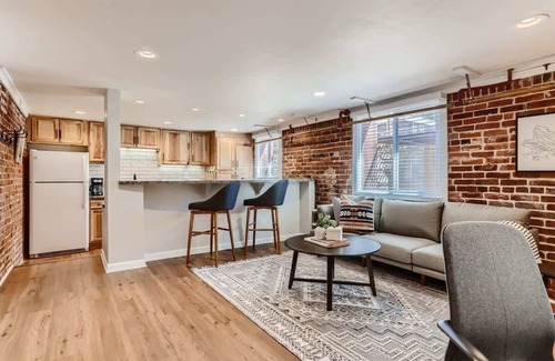 Congress Park Apartment | Cloud by Modern Midstay/1Block to City Park #C14