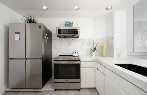 Airport Area Condo | CLOUD NINE Comfort & Elegance Penthouse Condo