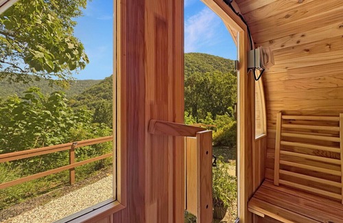 Bryson City Cabin | Cloud Nine Retreat; sleeps 22|barrel sauna|hot tub