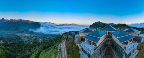 Bat Xat Hotel | Cloud Paradise Resort