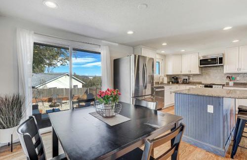 Colorado Springs Apartment | Cloud View Family Mountain Views & Fire Pit