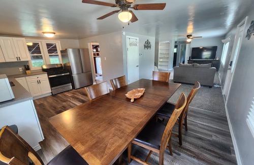 North East House | "Cloud Vine" 4-bedroom home in Erie County's North East, PA! Easy access to all!