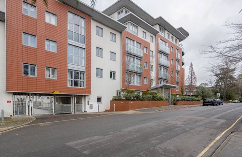 Woking Apartment | Cloud9 Apartment at The Park Heights