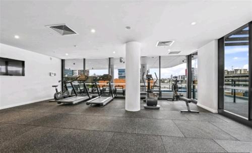 Fortitude Valley Apartment | Cloud9 CITY VIEW large resort style apartment