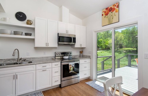 Black Mountain House | Clover Hill Cottage | Pet-Friendly, Spacious Yard & 5 min. to Black Mtn!