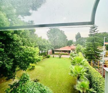 Bullawala Hotel | Clover Inn