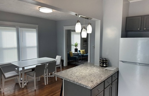 Northeast South Bend House | Clover Manor - Walk to ND!