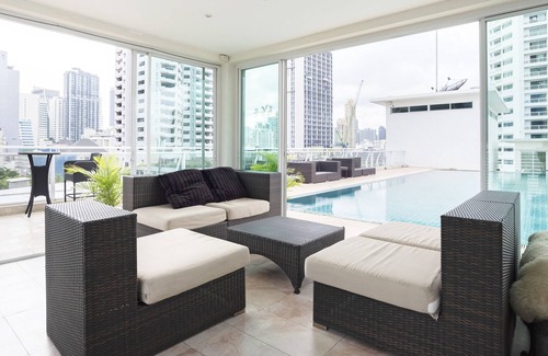 Phra Khanong Apartment | Clover Haus near BTS Phrom Phong 5 mins away