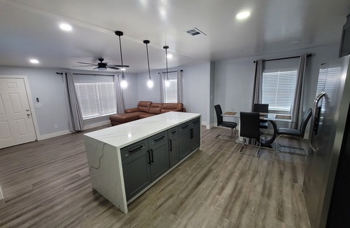 Clovis House | Clovis/Modern comfort and living! 400mg wifi Less than 1 mile to Old Town Clovis