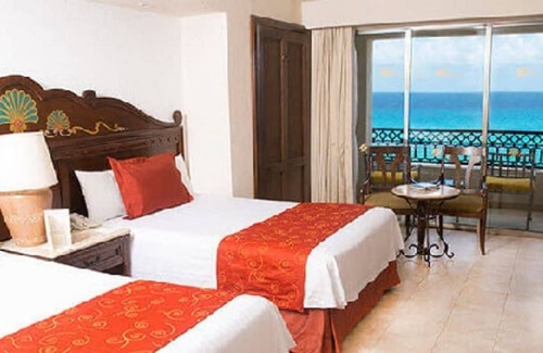Zona Hotelera Resort | Club GR Solaris Cancun All Inclusive - Deluxe Room Sleeps 2