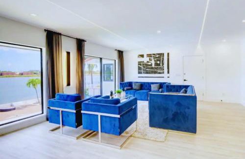 Seybold Villa | Club House 305 w PRIVATE NIGHTCLUB, Cinema, Game Room, Gym & Pool