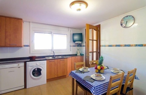 Lloret de Mar Villa | Club Villamar - Modern villa with 4 bedrooms, parking place and swing for the kids.