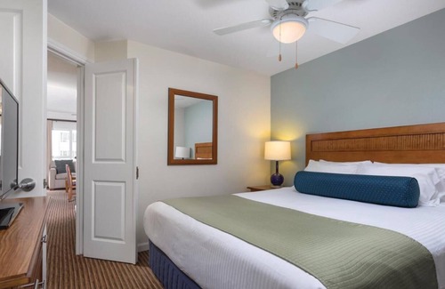 Townsite Resort | Club Wyndham Oceanside Pier Resort