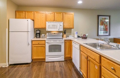 Lake Delton Condo | Club Wyndham Tamarack - Comfy 2 Bedroom