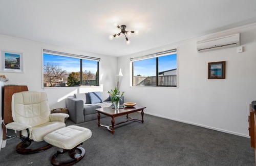 Alexandra House | Clutha Charmer - Alexandra Holiday Home