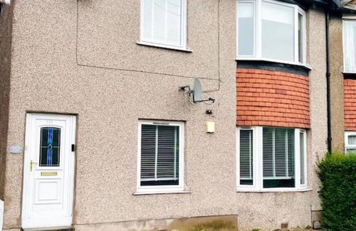 Cardonald Apartment | Clyde 52 -Modern 2 bedroom apartment next to Hillington Train Station
