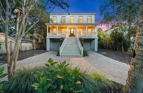 Isle of Palms House | CM3302: 3302 Cameron Blvd.
