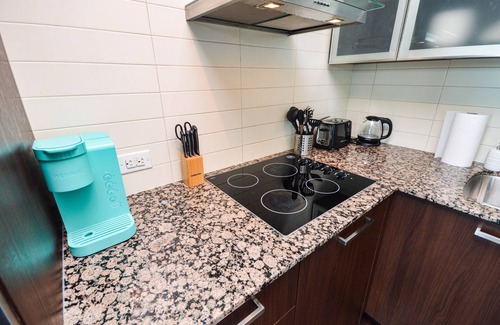 Central Waterfront Condo | CN Tower Views | ❤️ of DT I 1 Bedroom+Den