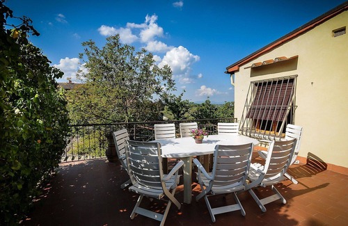 Mercatale Val di Pesa Apartment | Cosy apartment for 6 people with WIFI, terrace and parking, close to Greve In Chianti