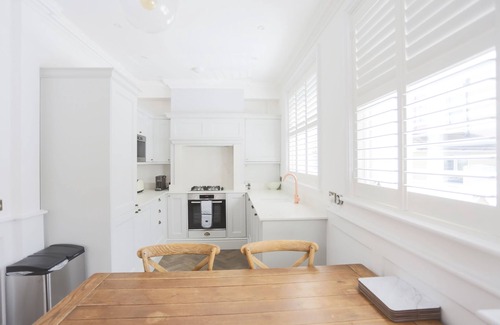 Worthing House | Coachman's Cottage -Worthing Beach - Sleeps 9