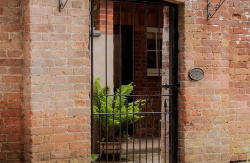 Worfield Cottage | COACHMANS COTTAGE, romantic, character holiday cottage in Bridgnorth