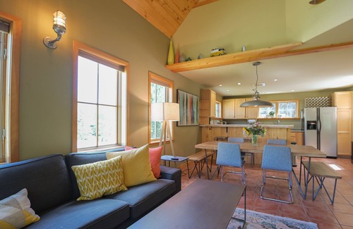 Crested Butte House | Coal Creek In-town Retreat! 3BR/3 Full BAs - SLPS 8 - 2 blocks to Elk Ave!