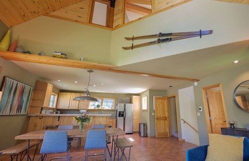 Crested Butte House | Coal Creek In-town Retreat! 3BR/3 Full BAs - SLPS 8 - 2 blocks to Elk Ave!