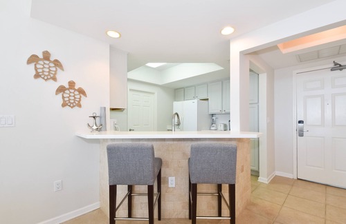 Destin Condo | Coastal 12th Floor Beachfront Condo w/Close Dining & Shopping in Destin! 🌊🌴💙