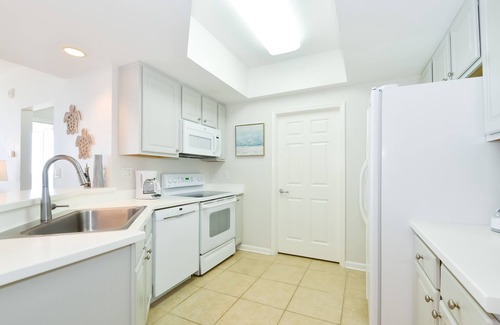 Destin Condo | Coastal 12th Floor Beachfront Condo w/Close Dining & Shopping in Destin! 🌊🌴💙