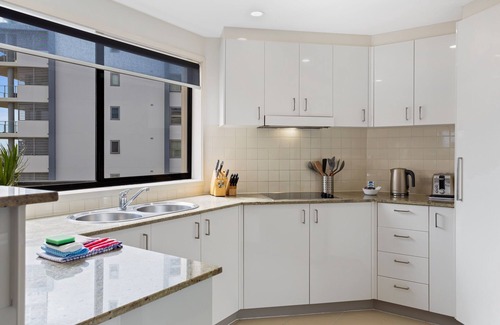 Scarborough Apartment | Coastal 3-Bed with Parking, Pool & Ocean View