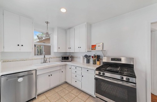 South Oceanside House | Coastal 3br Lush Getaway - Monthly