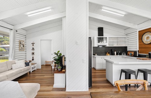 Point Lonsdale House | Coastal Bliss Awaits – Beachside Holiday Escape in Old Point Lonsdale