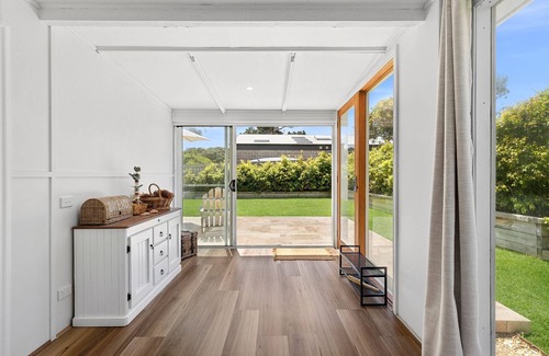Point Lonsdale House | Coastal Bliss Awaits – Beachside Holiday Escape in Old Point Lonsdale